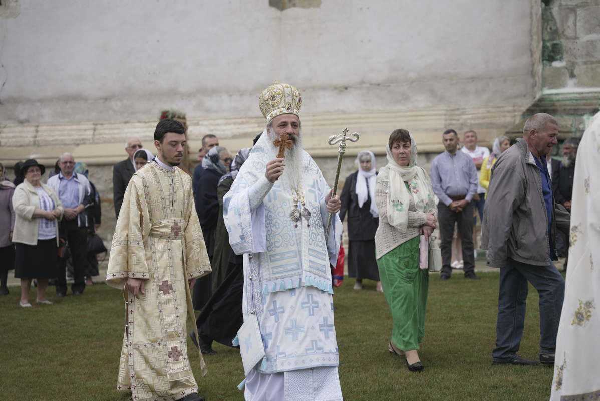 Hramul Mănăstirii Bistrița: „Prin Domnul Hristos și prin Preasfânta Născătoare de Dumnezeu am redobândit Raiul”