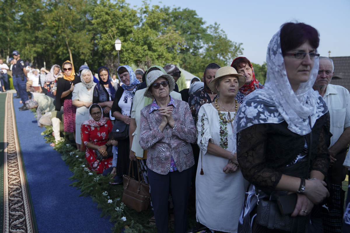 Foto: Constantin Comici Sărbătoare la Crăiniceni: „Mergând pe urmele Sfântului Ioan Iacob Românul și Hozevitul, și noi devenim însetați după lumină”
