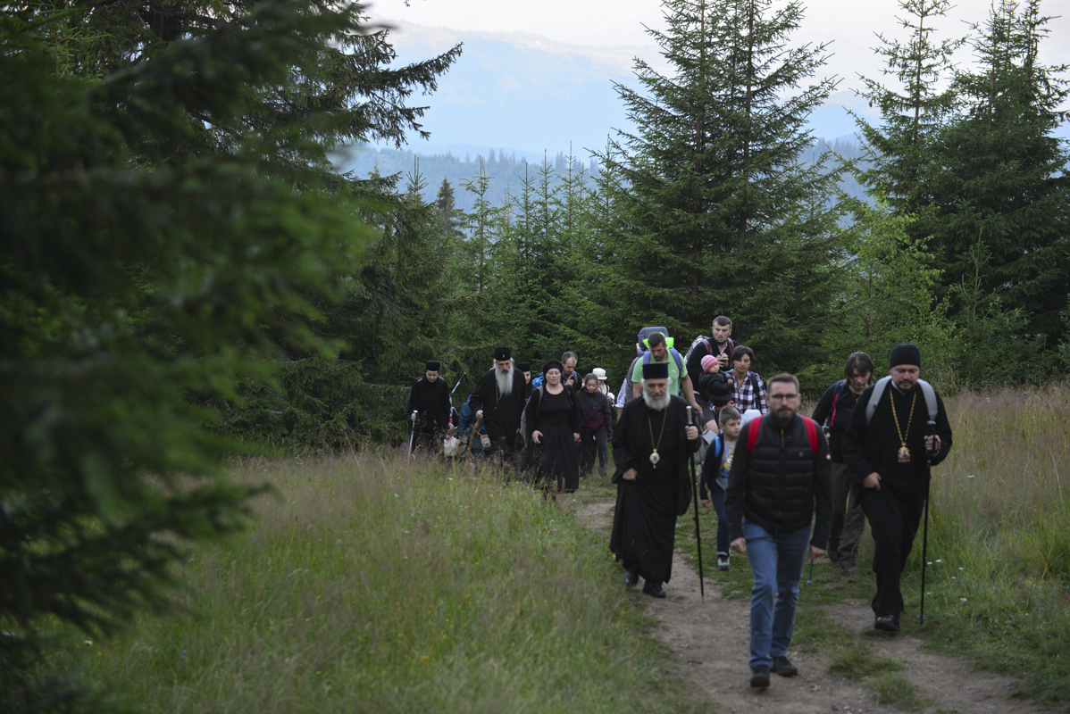 IPS Părinte Casian, la slujba hramului mănăstirii situate la 1800 metri altitudine: „Taborul României este, fără îndoială, Muntele Ceahlău”