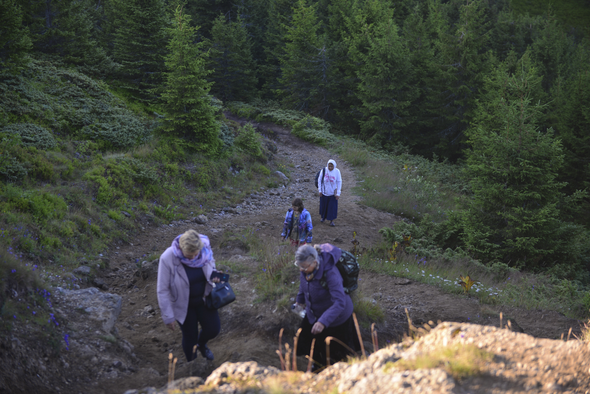 IPS Părinte Casian, la slujba hramului mănăstirii situate la 1800 metri altitudine: „Taborul României este, fără îndoială, Muntele Ceahlău”