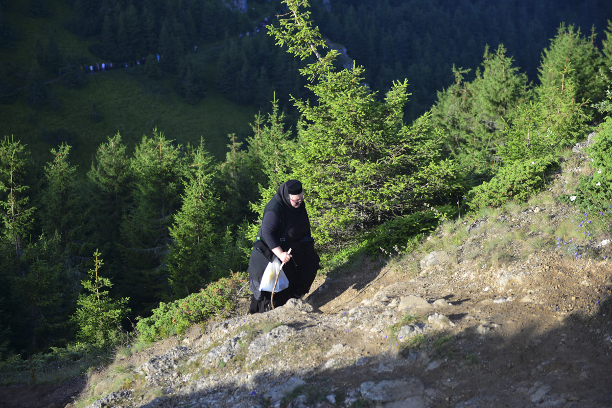 IPS Părinte Casian, la slujba hramului mănăstirii situate la 1800 metri altitudine: „Taborul României este, fără îndoială, Muntele Ceahlău”