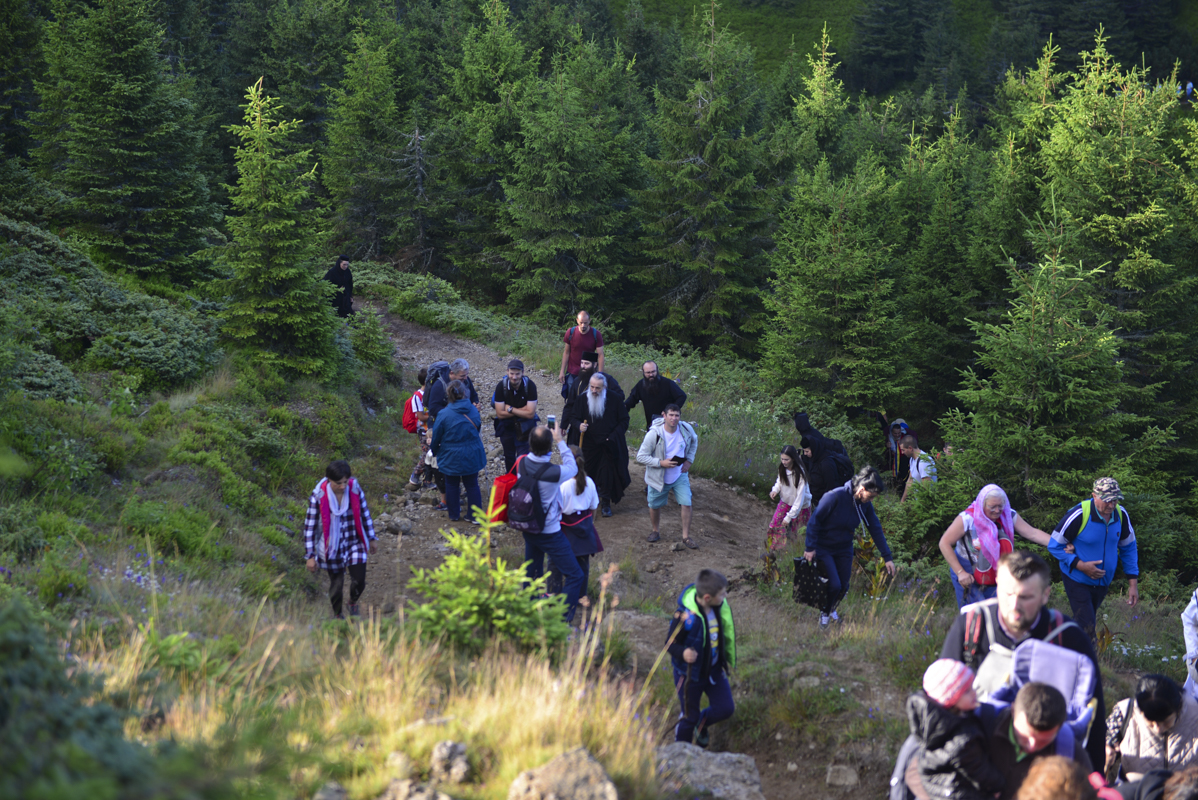 IPS Părinte Casian, la slujba hramului mănăstirii situate la 1800 metri altitudine: „Taborul României este, fără îndoială, Muntele Ceahlău”