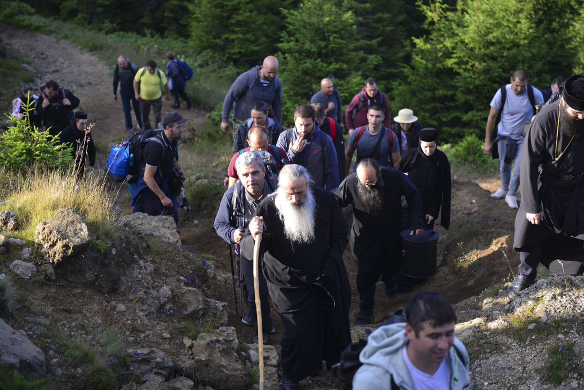 IPS Părinte Casian, la slujba hramului mănăstirii situate la 1800 metri altitudine: „Taborul României este, fără îndoială, Muntele Ceahlău”