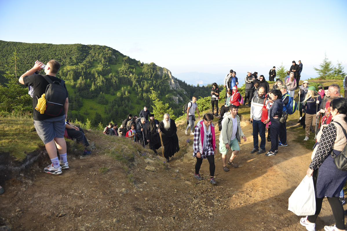 IPS Părinte Casian, la slujba hramului mănăstirii situate la 1800 metri altitudine: „Taborul României este, fără îndoială, Muntele Ceahlău”