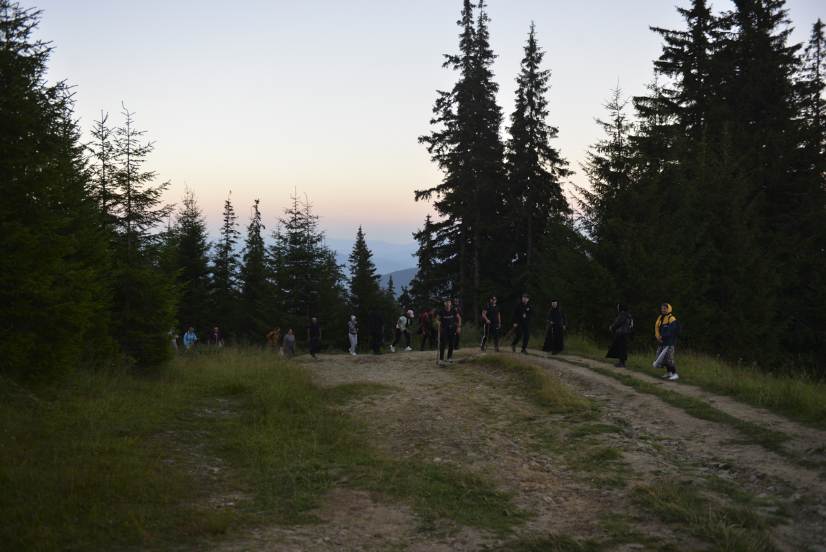 IPS Părinte Casian, la slujba hramului mănăstirii situate la 1800 metri altitudine: „Taborul României este, fără îndoială, Muntele Ceahlău”