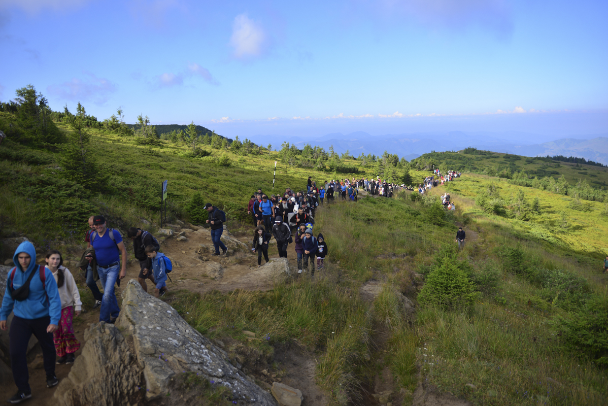 IPS Părinte Casian, la slujba hramului mănăstirii situate la 1800 metri altitudine: „Taborul României este, fără îndoială, Muntele Ceahlău”
