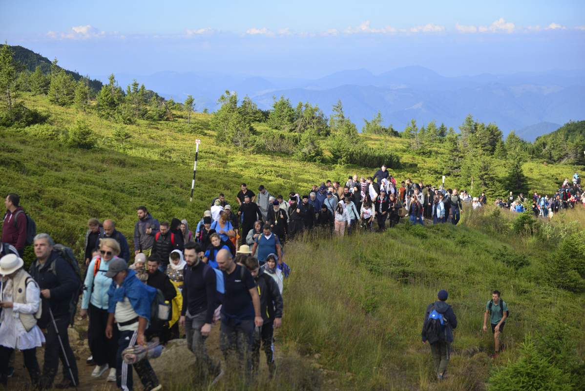 IPS Părinte Casian, la slujba hramului mănăstirii situate la 1800 metri altitudine: „Taborul României este, fără îndoială, Muntele Ceahlău”