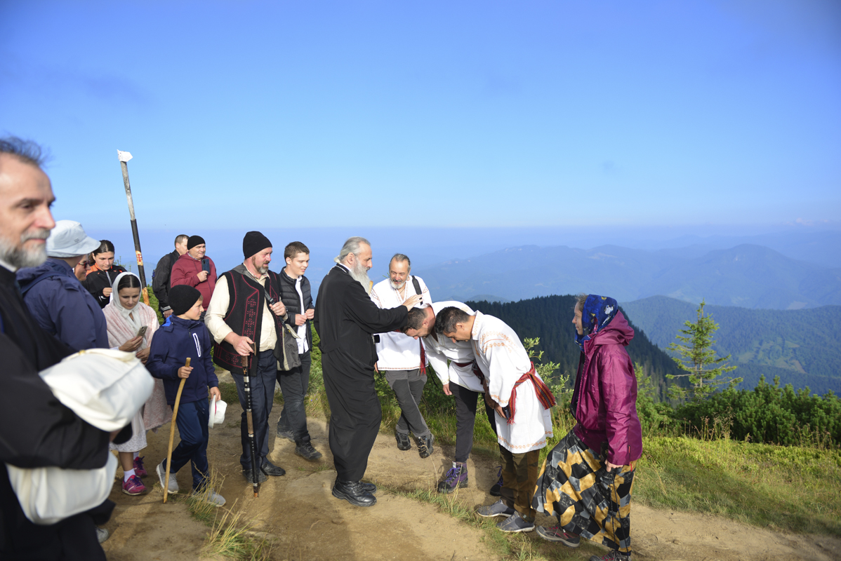 IPS Părinte Casian, la slujba hramului mănăstirii situate la 1800 metri altitudine: „Taborul României este, fără îndoială, Muntele Ceahlău”