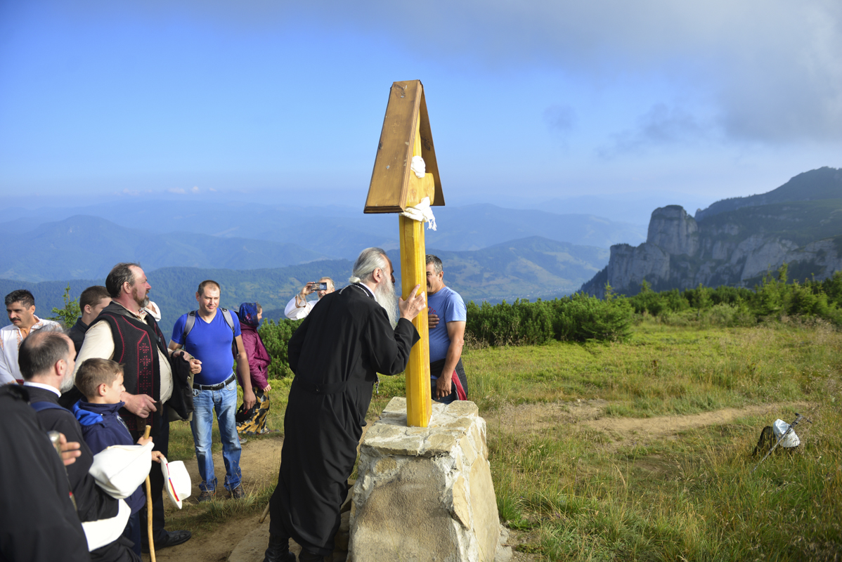 IPS Părinte Casian, la slujba hramului mănăstirii situate la 1800 metri altitudine: „Taborul României este, fără îndoială, Muntele Ceahlău”