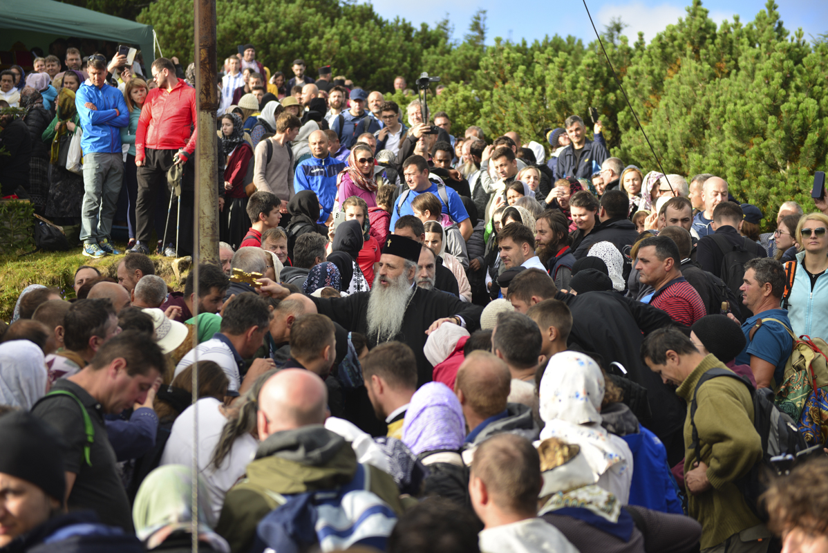 IPS Părinte Casian, la slujba hramului mănăstirii situate la 1800 metri altitudine: „Taborul României este, fără îndoială, Muntele Ceahlău”