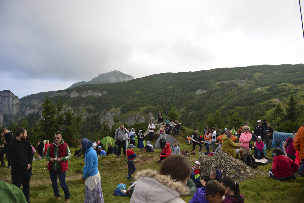 IPS Părinte Casian, la slujba hramului mănăstirii situate la 1800 metri altitudine: „Taborul României este, fără îndoială, Muntele Ceahlău”