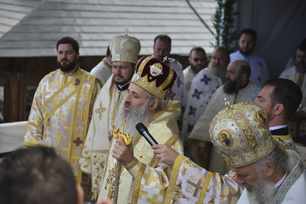 IPS Părinte Casian, la slujba hramului mănăstirii situate la 1800 metri altitudine: „Taborul României este, fără îndoială, Muntele Ceahlău”