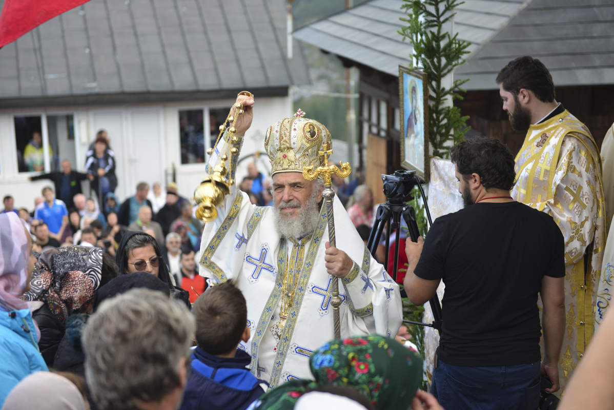 IPS Părinte Casian, la slujba hramului mănăstirii situate la 1800 metri altitudine: „Taborul României este, fără îndoială, Muntele Ceahlău”