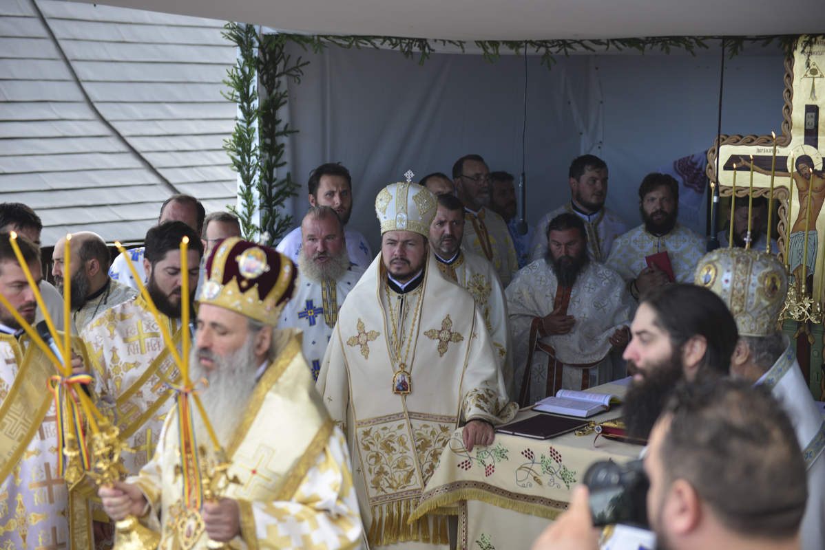 IPS Părinte Casian, la slujba hramului mănăstirii situate la 1800 metri altitudine: „Taborul României este, fără îndoială, Muntele Ceahlău”