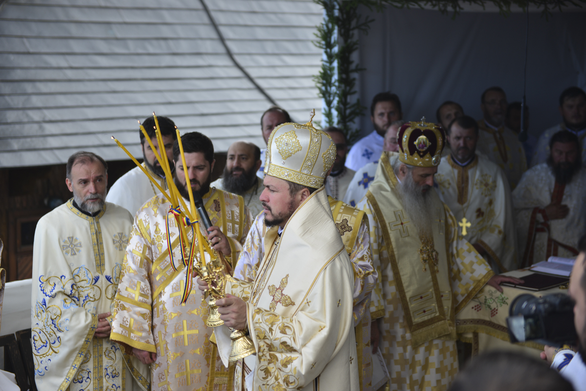 IPS Părinte Casian, la slujba hramului mănăstirii situate la 1800 metri altitudine: „Taborul României este, fără îndoială, Muntele Ceahlău”