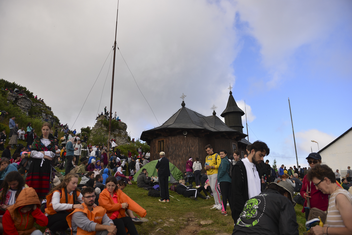 IPS Părinte Casian, la slujba hramului mănăstirii situate la 1800 metri altitudine: „Taborul României este, fără îndoială, Muntele Ceahlău”