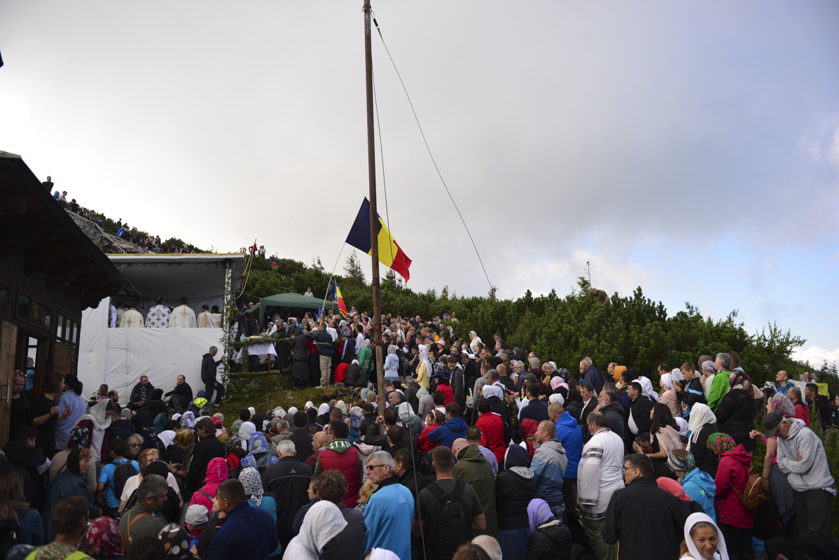 IPS Părinte Casian, la slujba hramului mănăstirii situate la 1800 metri altitudine: „Taborul României este, fără îndoială, Muntele Ceahlău”