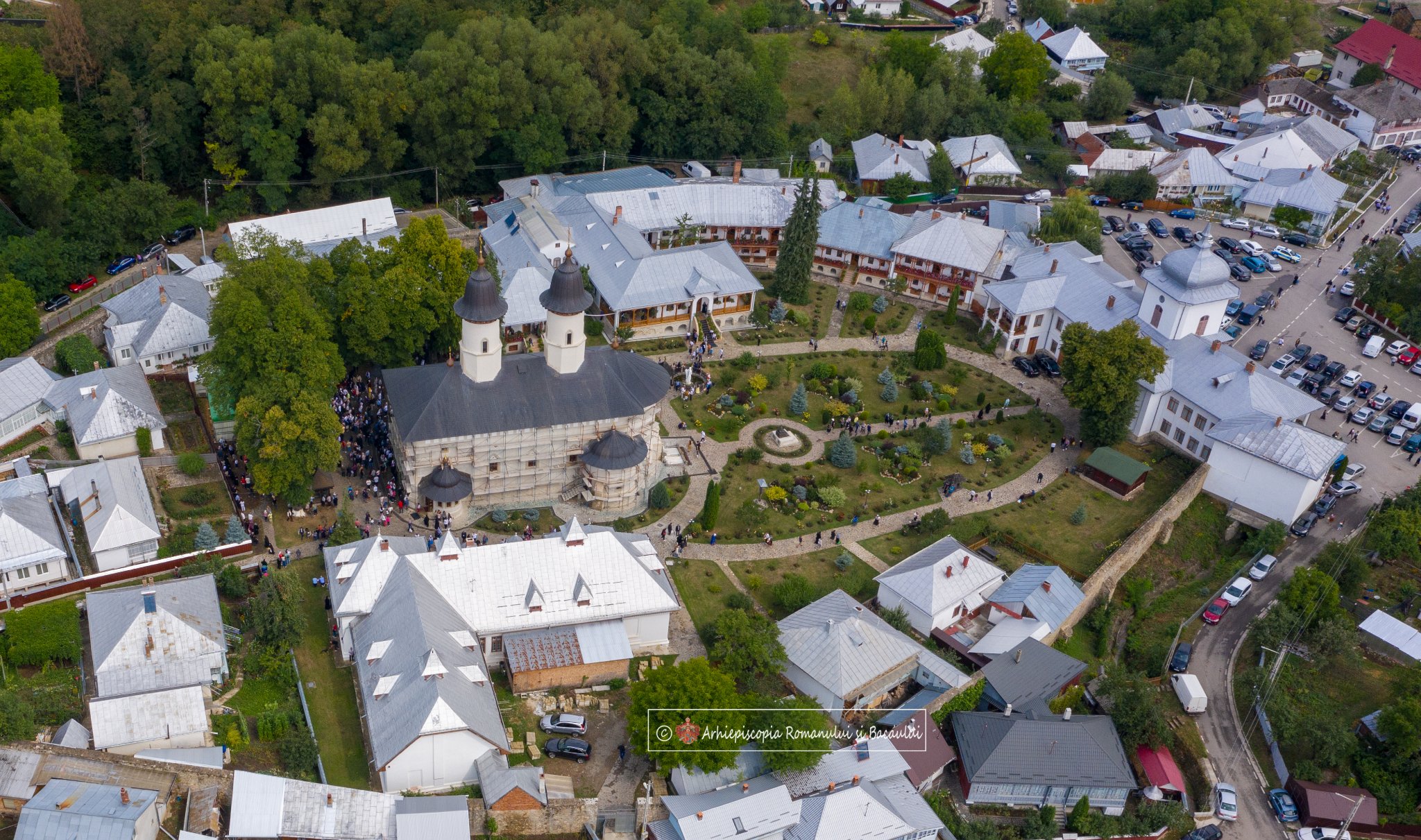 Mănăstirea Văratec: Hramul a deschis manifestările care marchează 210 ani de la sfințirea bisericii mari