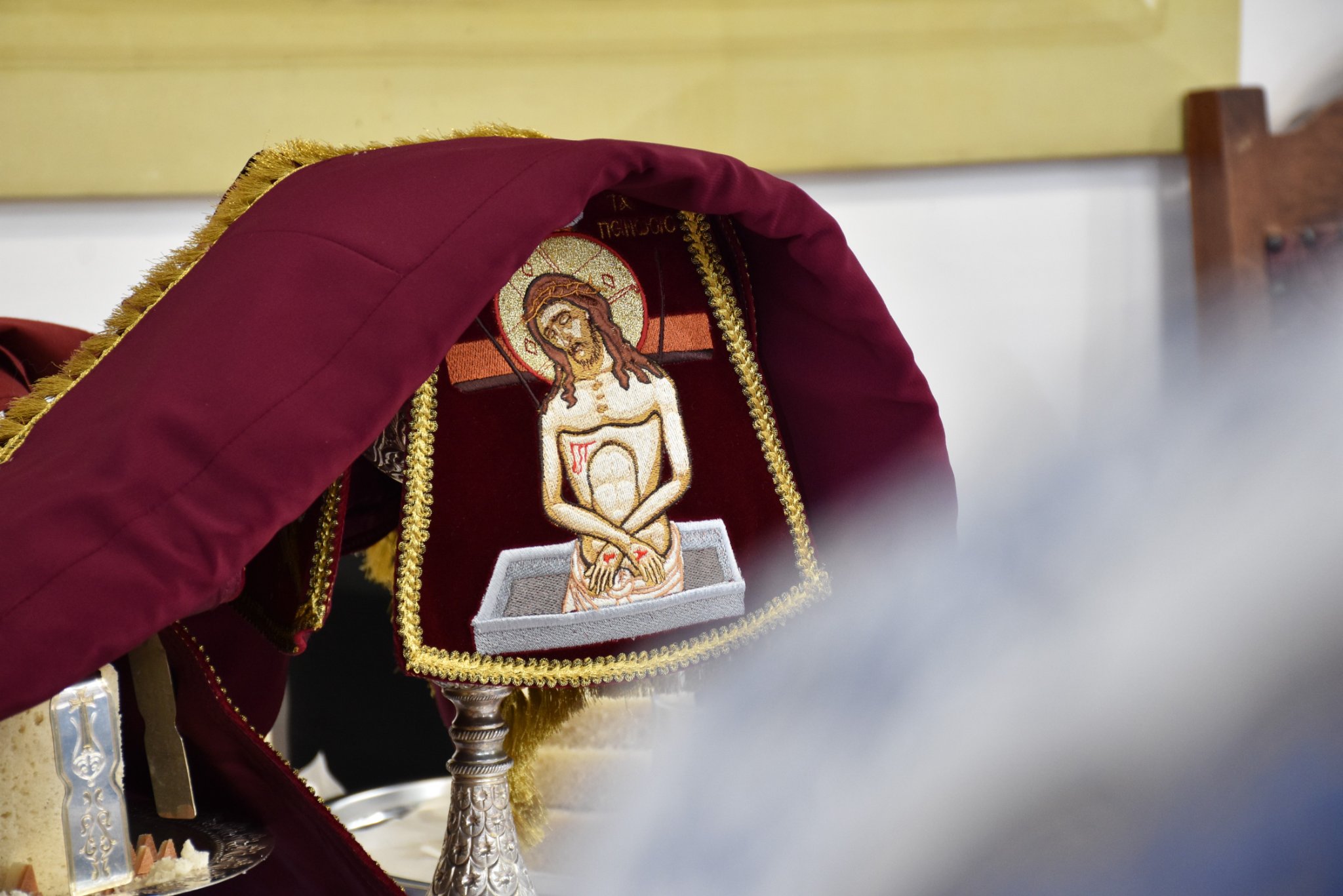 Mitropolitul Andrei, la hramul Mănăstirii Nicula: „Să o rugăm pe Maica Domnului să intervină la Fiul ei ca să curme suferința din lume”