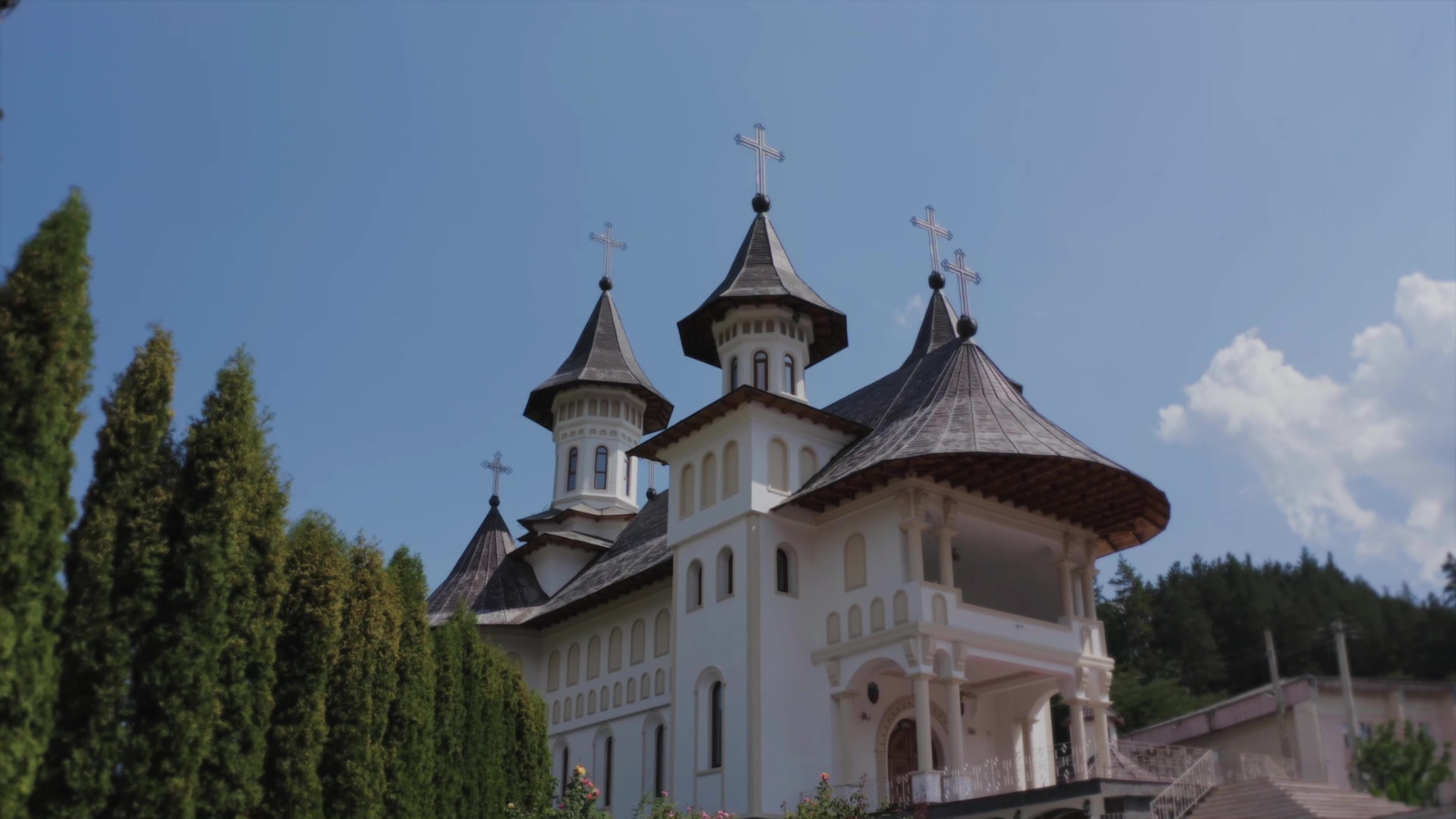 IPS Părinte Teofan va sfinți biserica ocrotită de Sfântul Ierarh Nectarie din comuna nemțeană Tașca