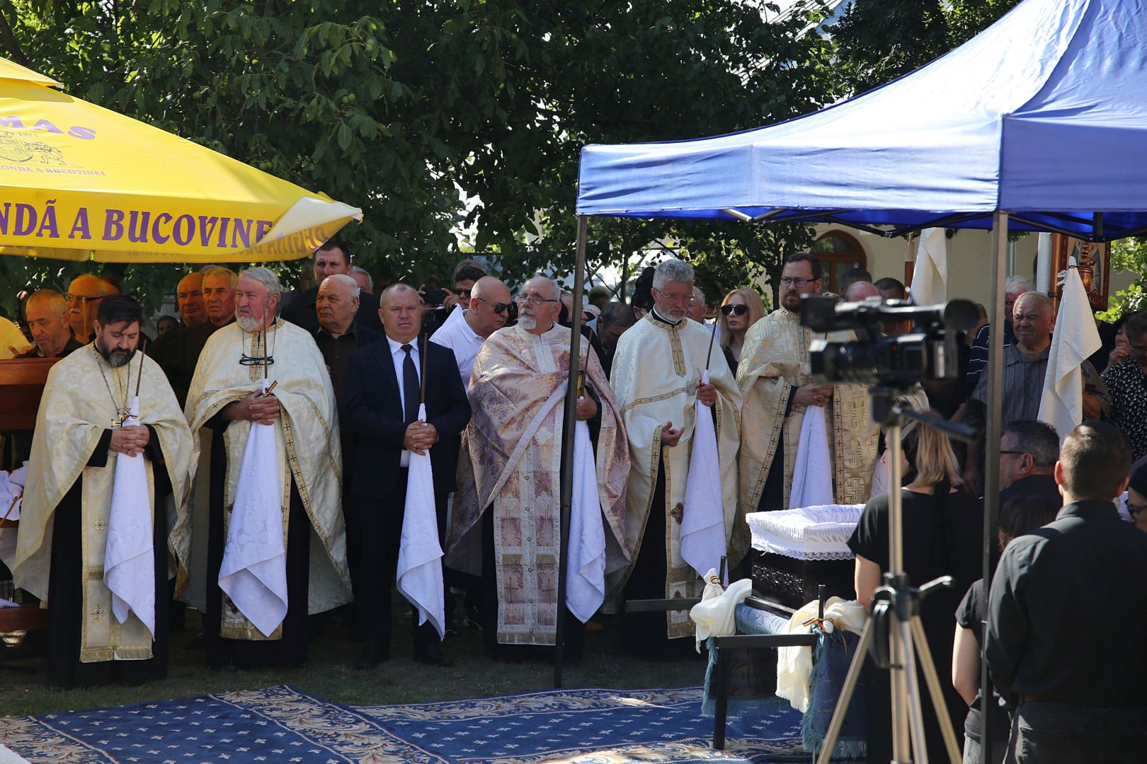 Părintele Mihai Carp de la Parohia Lețcani a fost condus pe ultimul drum