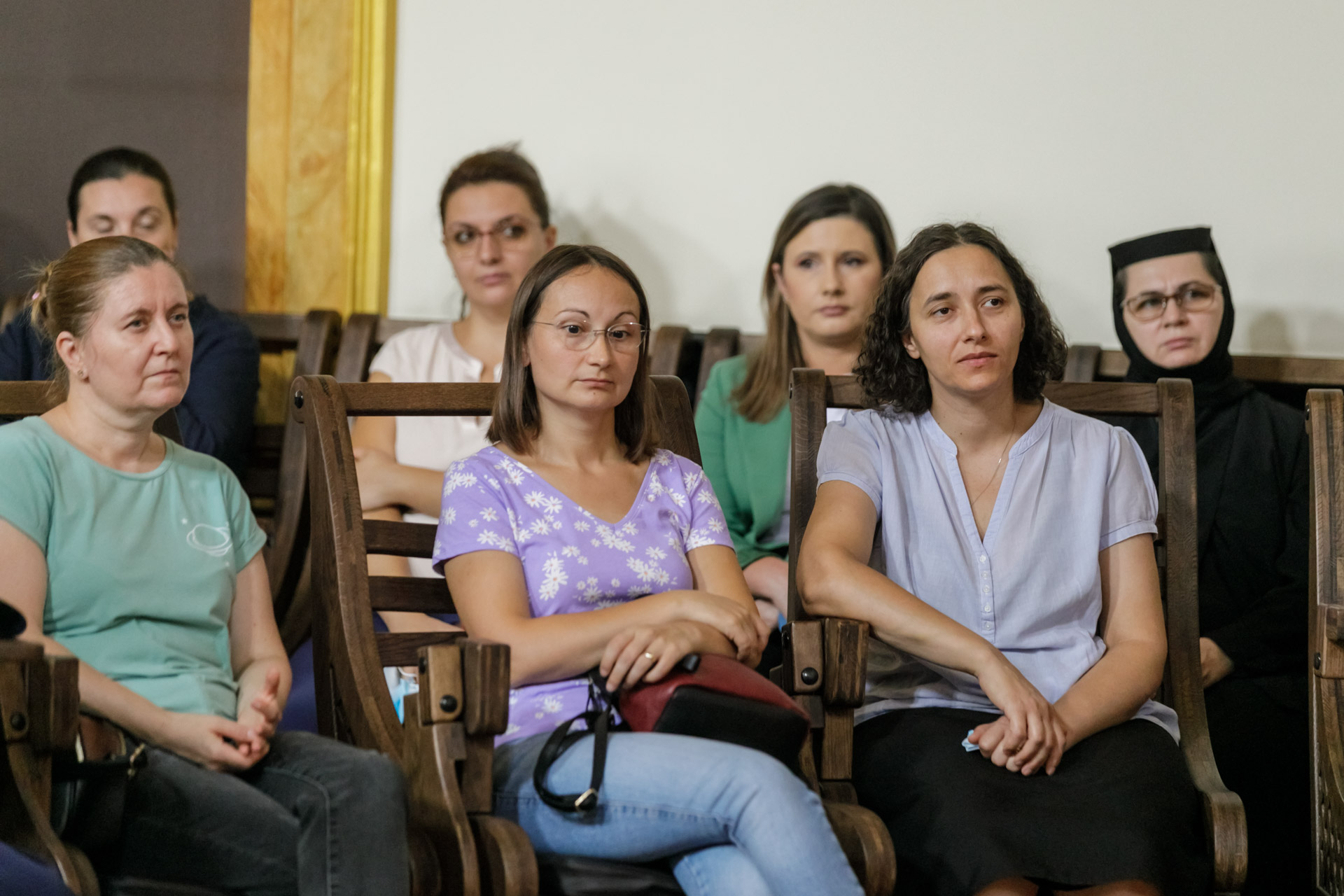 Instructaj despre folosirea unui defibrilator public, la Centrul Eparhial Iaşi