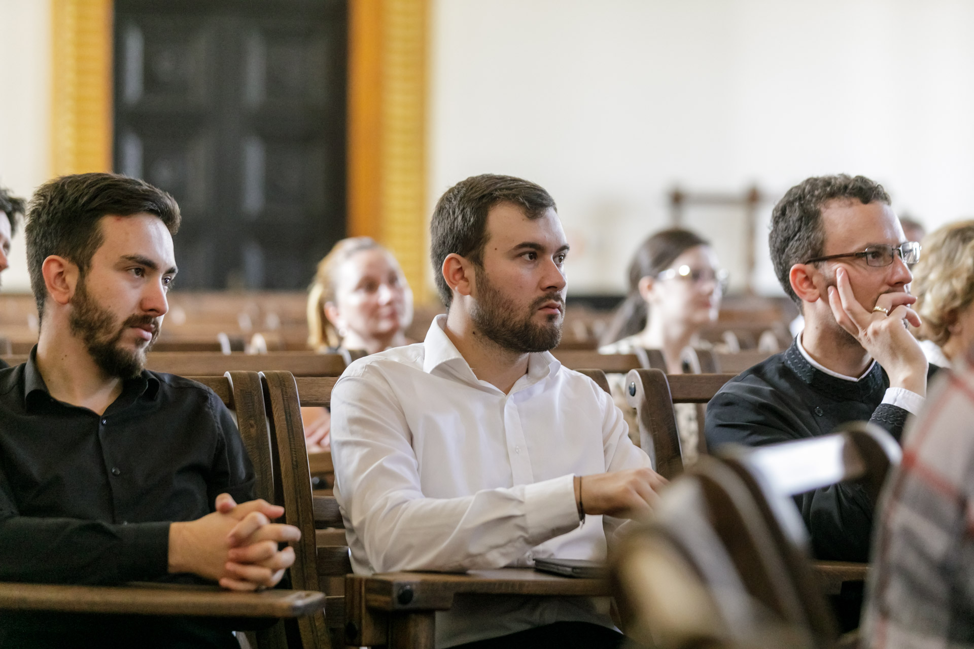 Instructaj despre folosirea unui defibrilator public, la Centrul Eparhial Iaşi