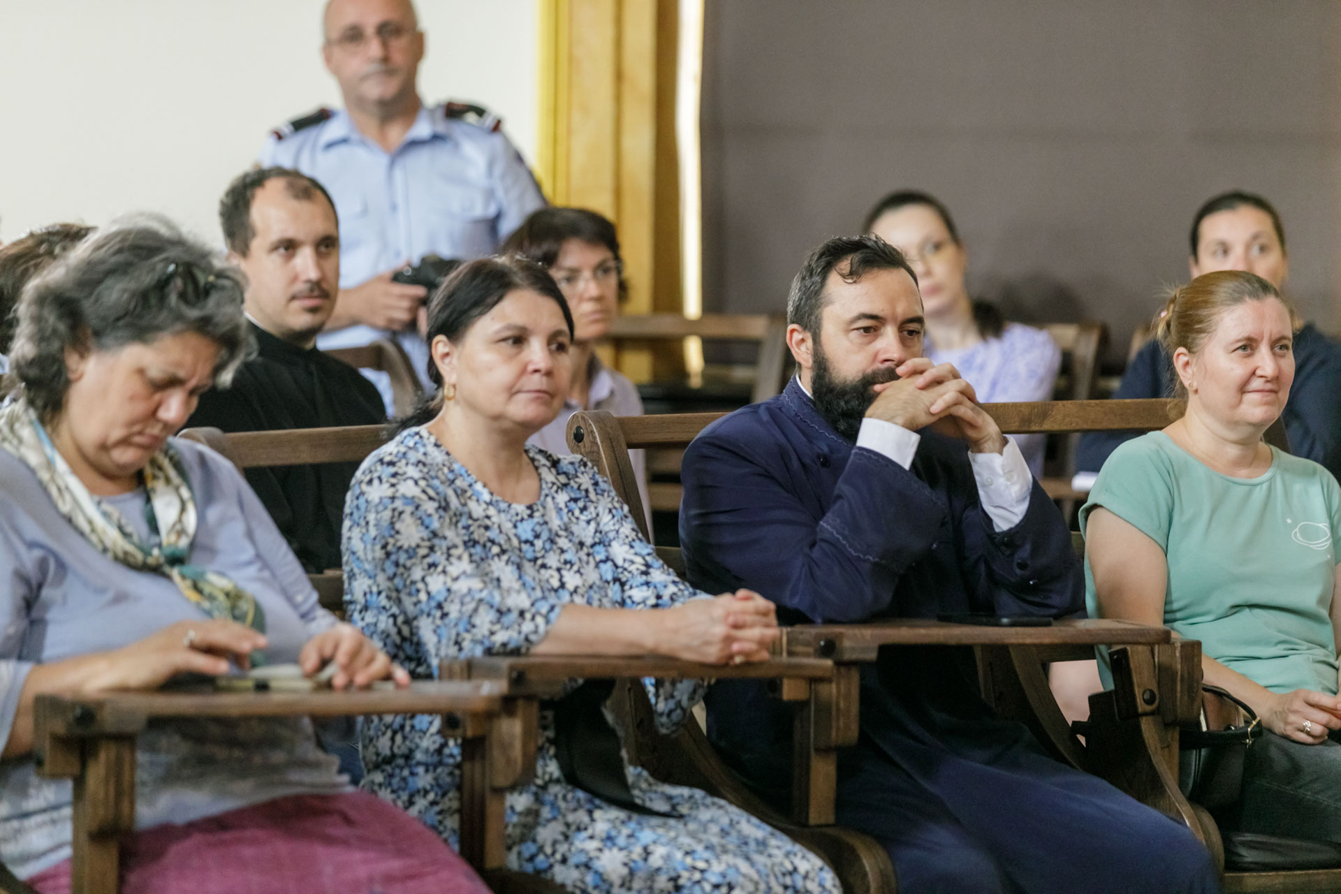 Instructaj despre folosirea unui defibrilator public, la Centrul Eparhial Iaşi