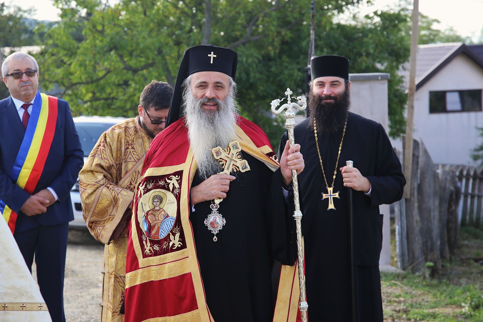 Părintele Mitropolit Teofan a slujit la Parohia Slobozia: „Să primească Dumnezeu inima noastră ca jertfă în fața Lui”