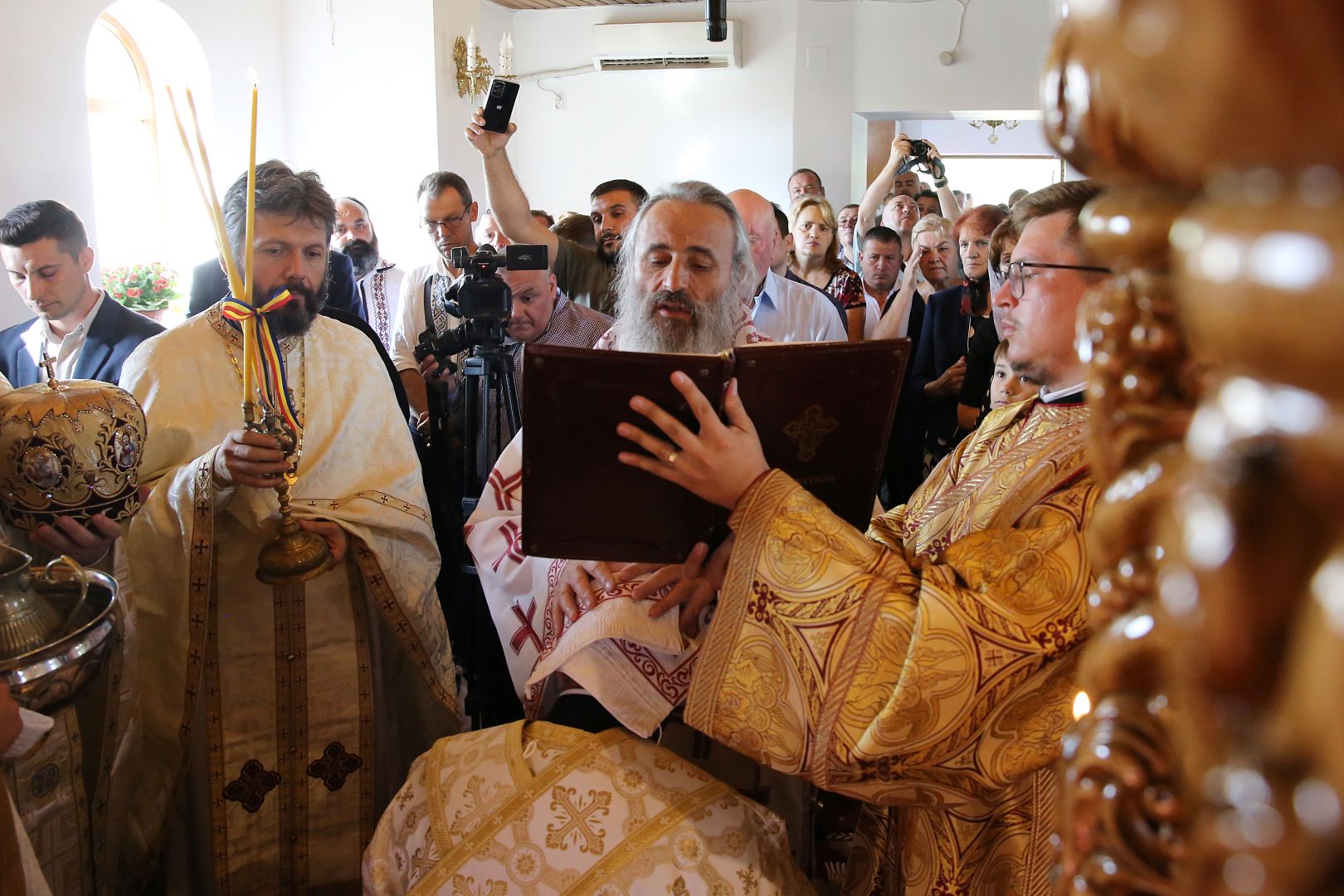 Părintele Mitropolit Teofan a slujit la Parohia Slobozia: „Să primească Dumnezeu inima noastră ca jertfă în fața Lui”