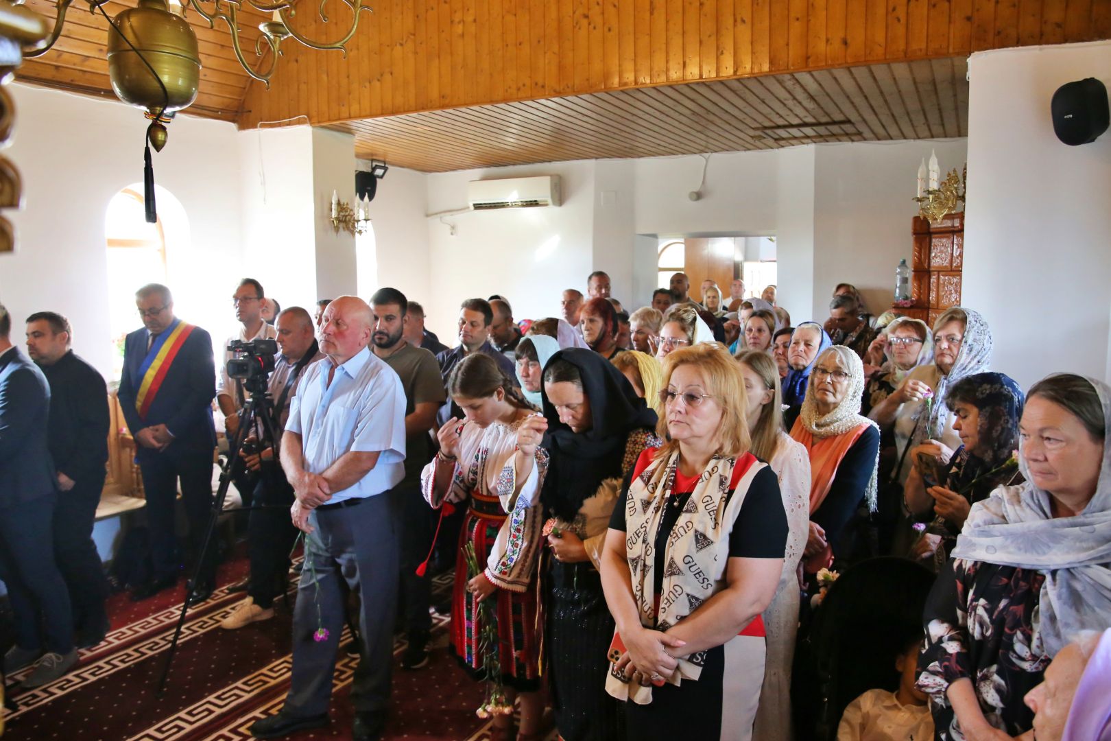 Părintele Mitropolit Teofan a slujit la Parohia Slobozia: „Să primească Dumnezeu inima noastră ca jertfă în fața Lui”