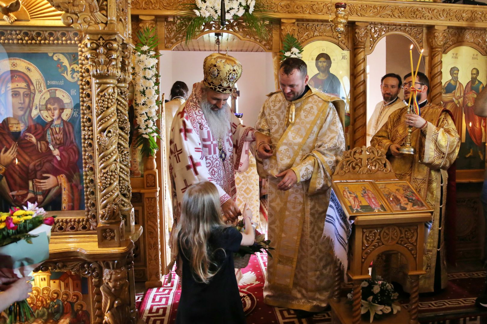 Părintele Mitropolit Teofan a slujit la Parohia Slobozia: „Să primească Dumnezeu inima noastră ca jertfă în fața Lui”