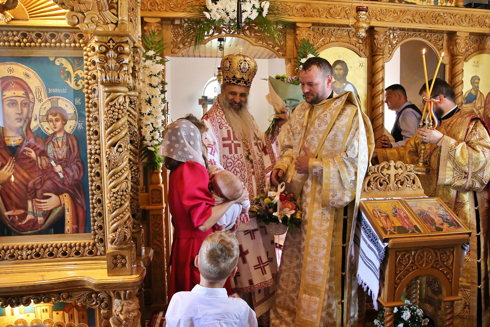 Părintele Mitropolit Teofan a slujit la Parohia Slobozia: „Să primească Dumnezeu inima noastră ca jertfă în fața Lui”