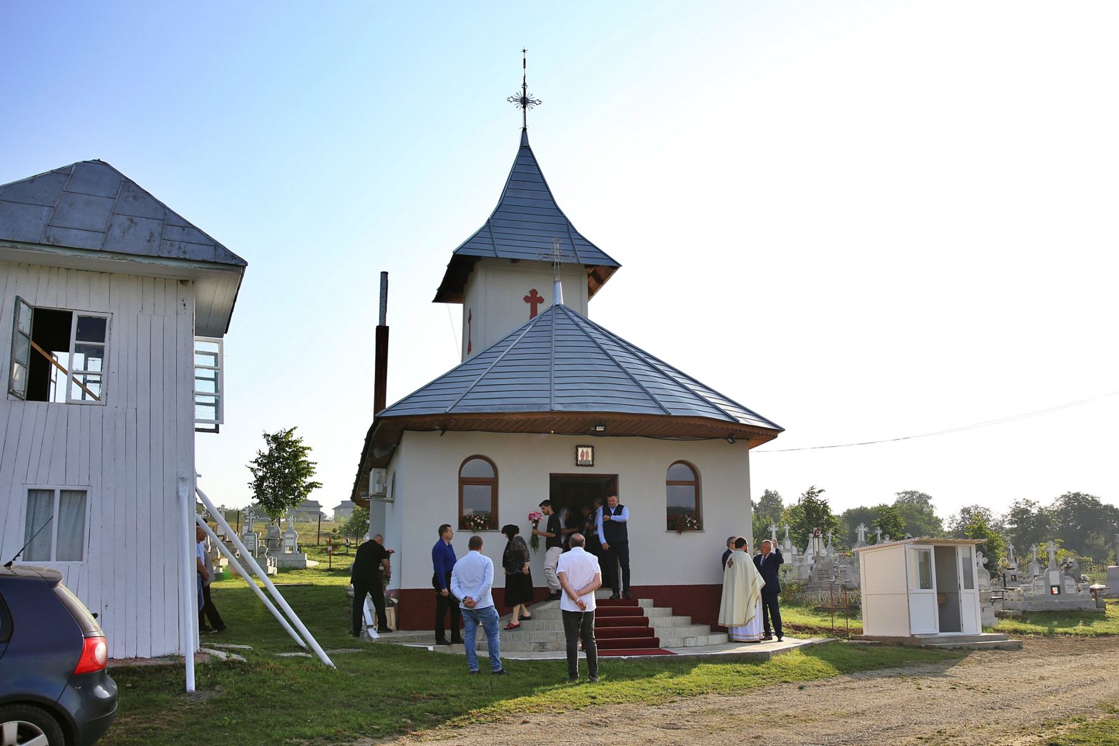 Părintele Mitropolit Teofan a slujit la Parohia Slobozia: „Să primească Dumnezeu inima noastră ca jertfă în fața Lui”