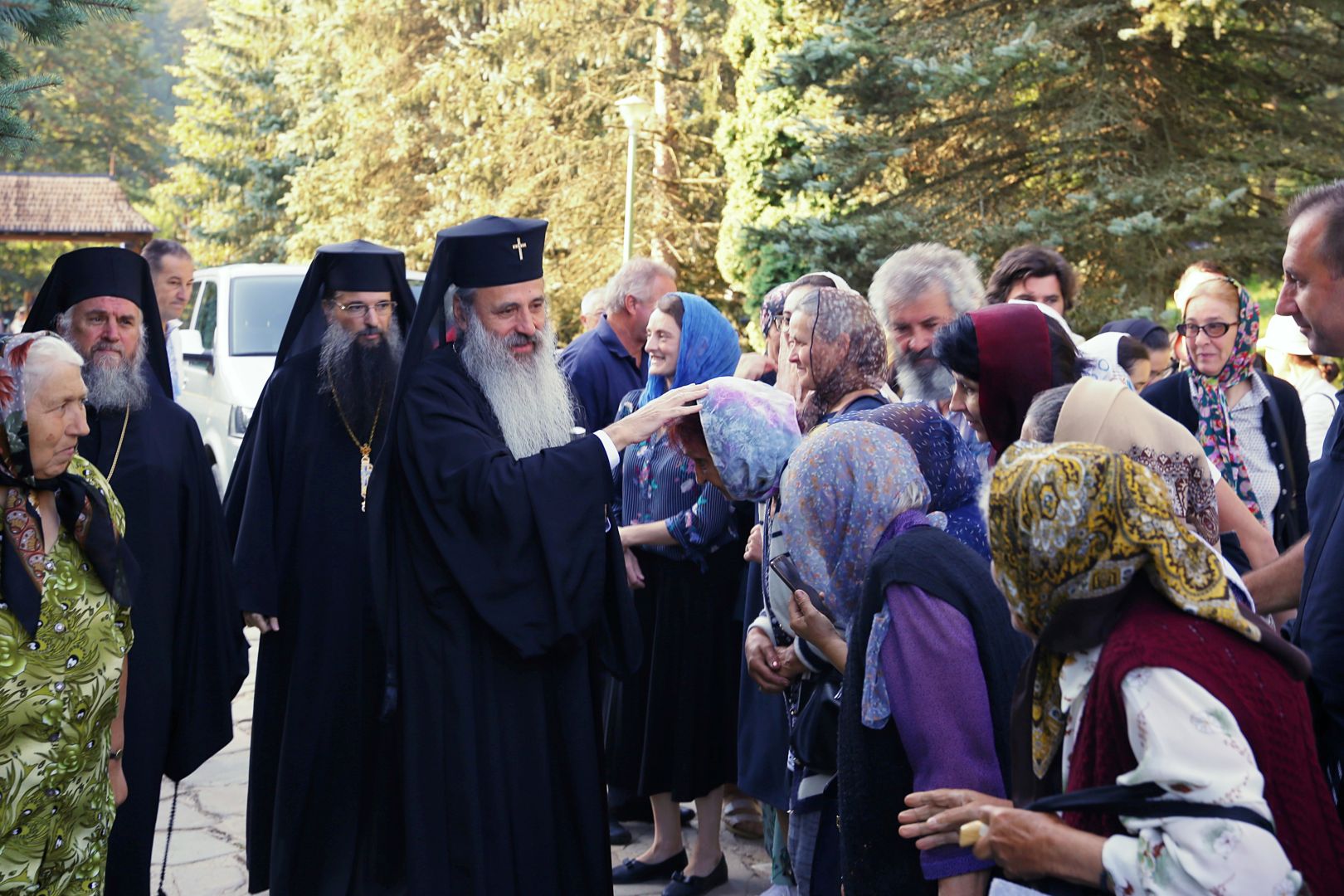 Tăierea Capului Sfântului Ioan Botezătorul: Doi ierarhi au fost prezenți la hramul Mănăstirii Secu