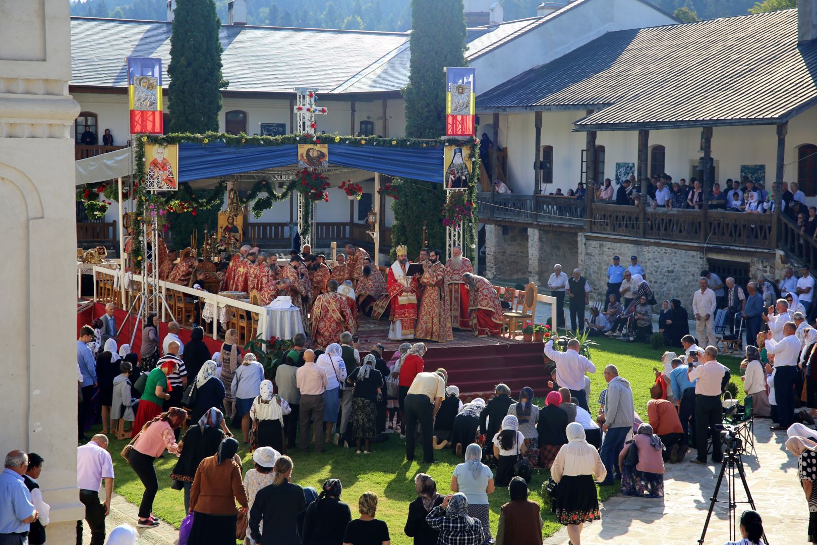 Tăierea Capului Sfântului Ioan Botezătorul: Doi ierarhi au fost prezenți la hramul Mănăstirii Secu