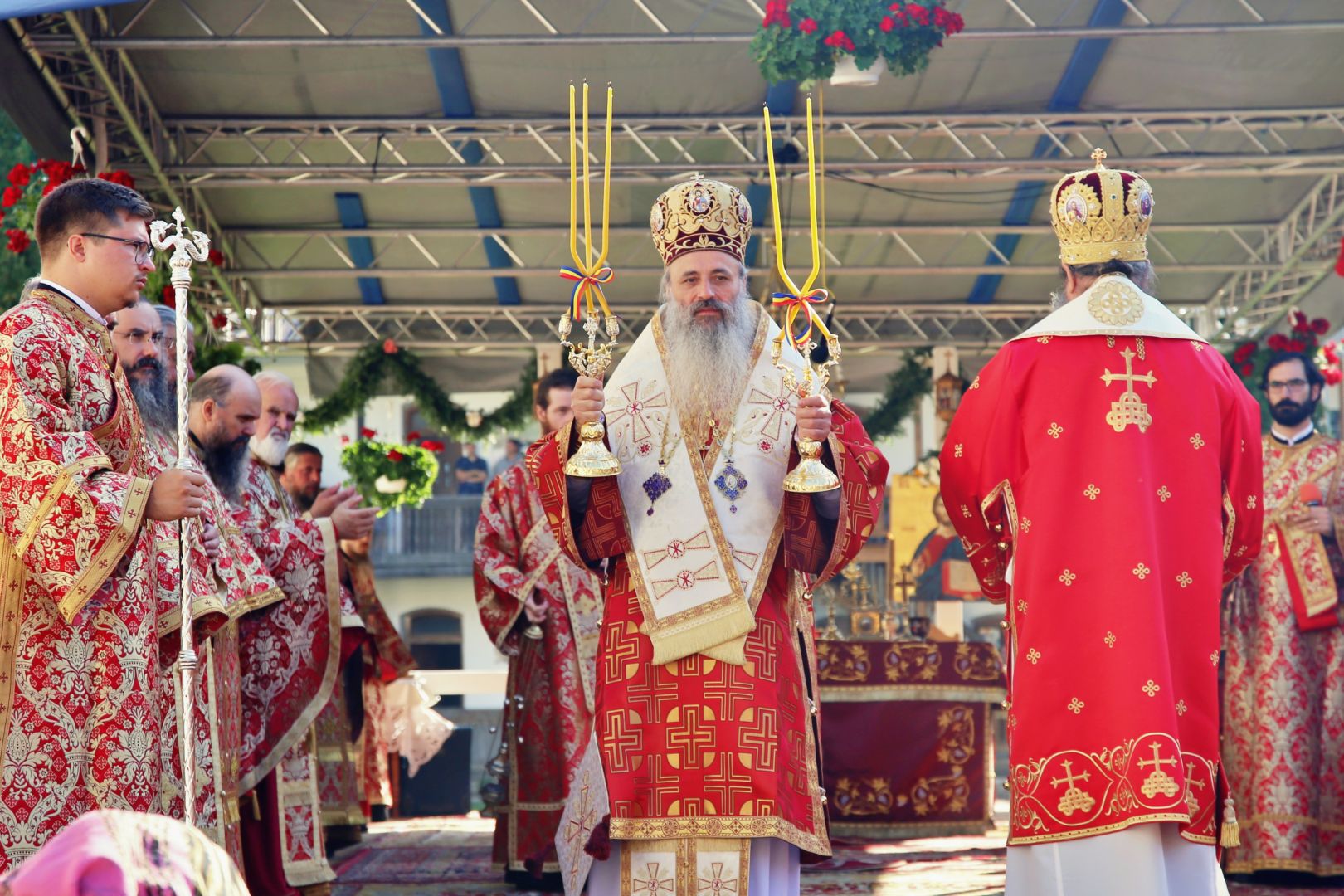 Tăierea Capului Sfântului Ioan Botezătorul: Doi ierarhi au fost prezenți la hramul Mănăstirii Secu