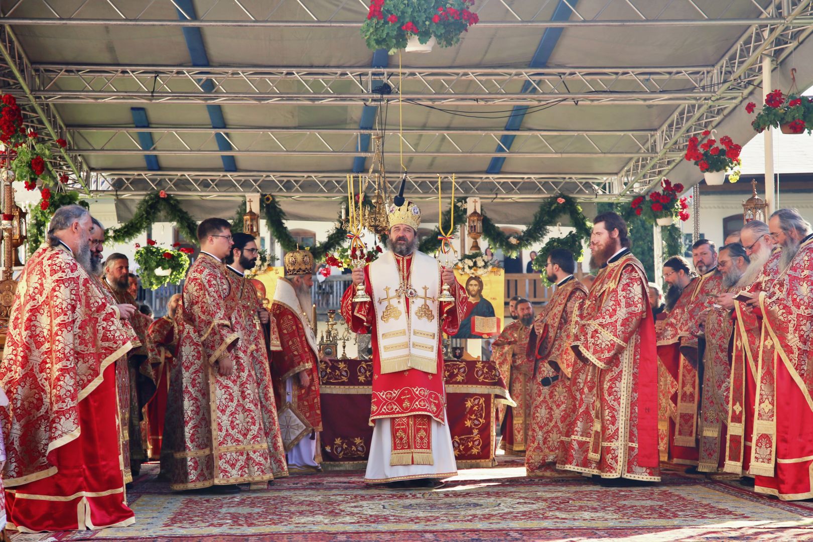 Tăierea Capului Sfântului Ioan Botezătorul: Doi ierarhi au fost prezenți la hramul Mănăstirii Secu