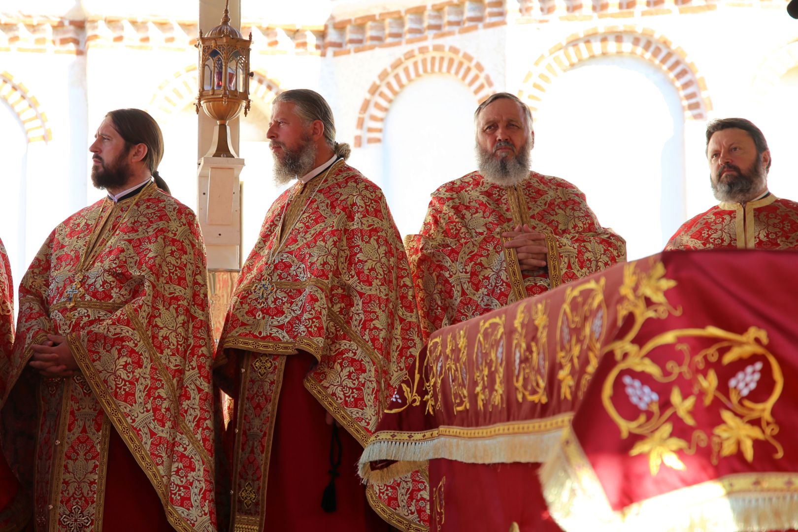 Tăierea Capului Sfântului Ioan Botezătorul: Doi ierarhi au fost prezenți la hramul Mănăstirii Secu