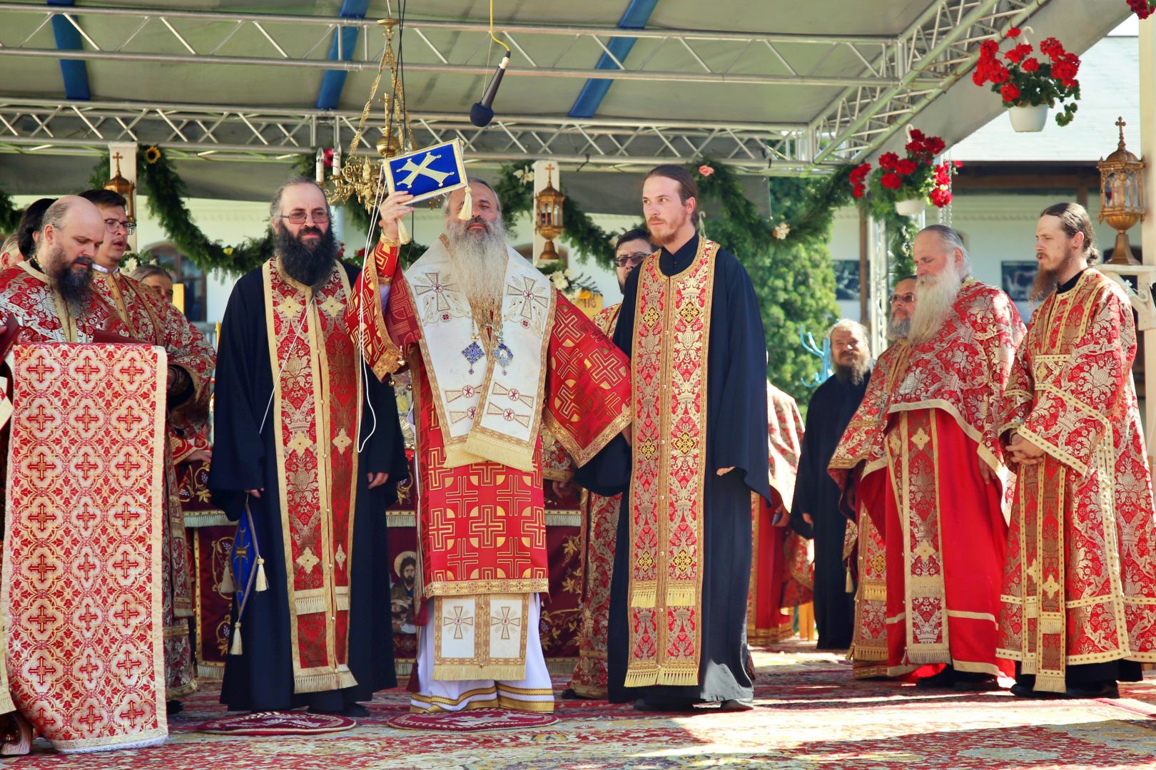 Tăierea Capului Sfântului Ioan Botezătorul: Doi ierarhi au fost prezenți la hramul Mănăstirii Secu