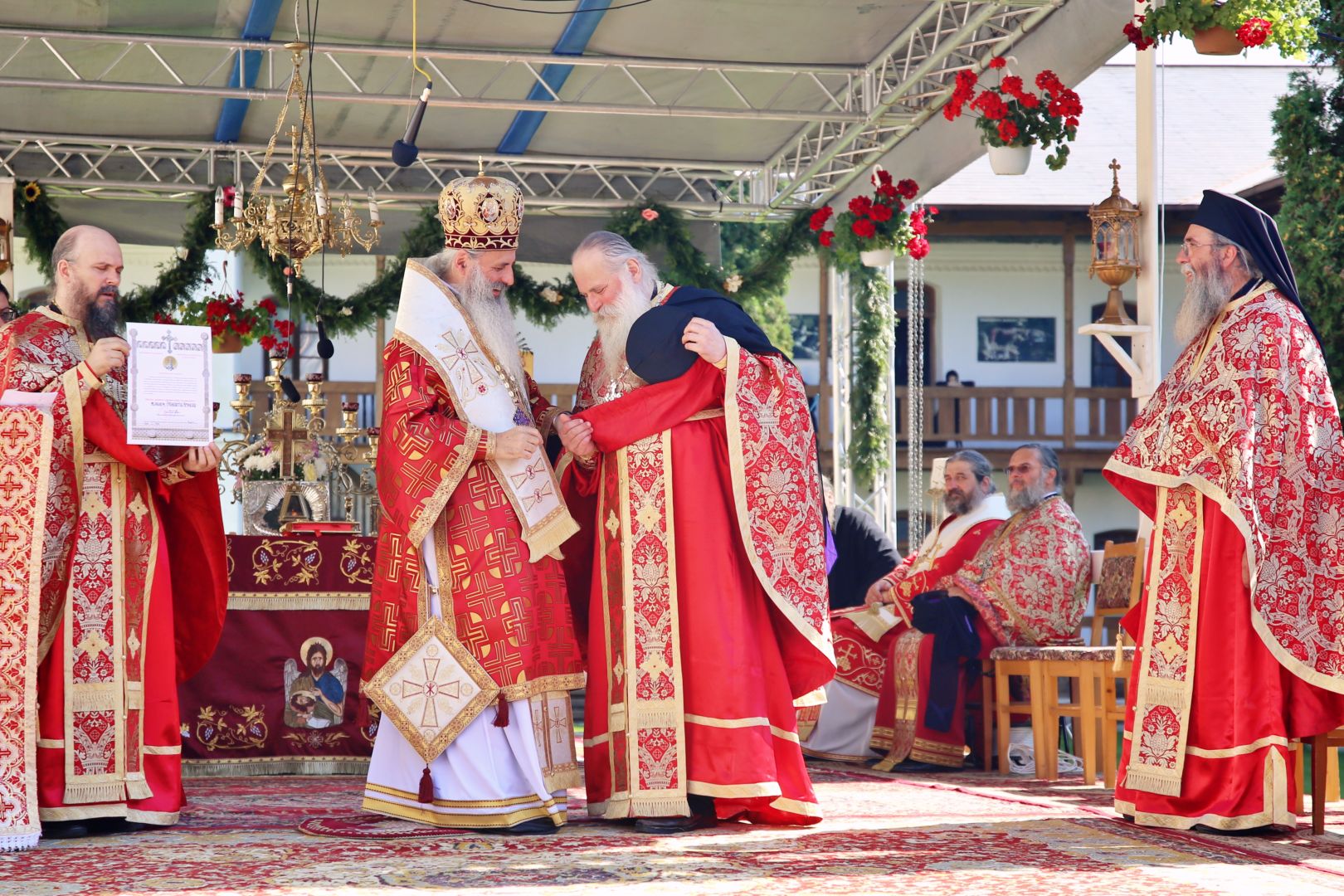 Tăierea Capului Sfântului Ioan Botezătorul: Doi ierarhi au fost prezenți la hramul Mănăstirii Secu