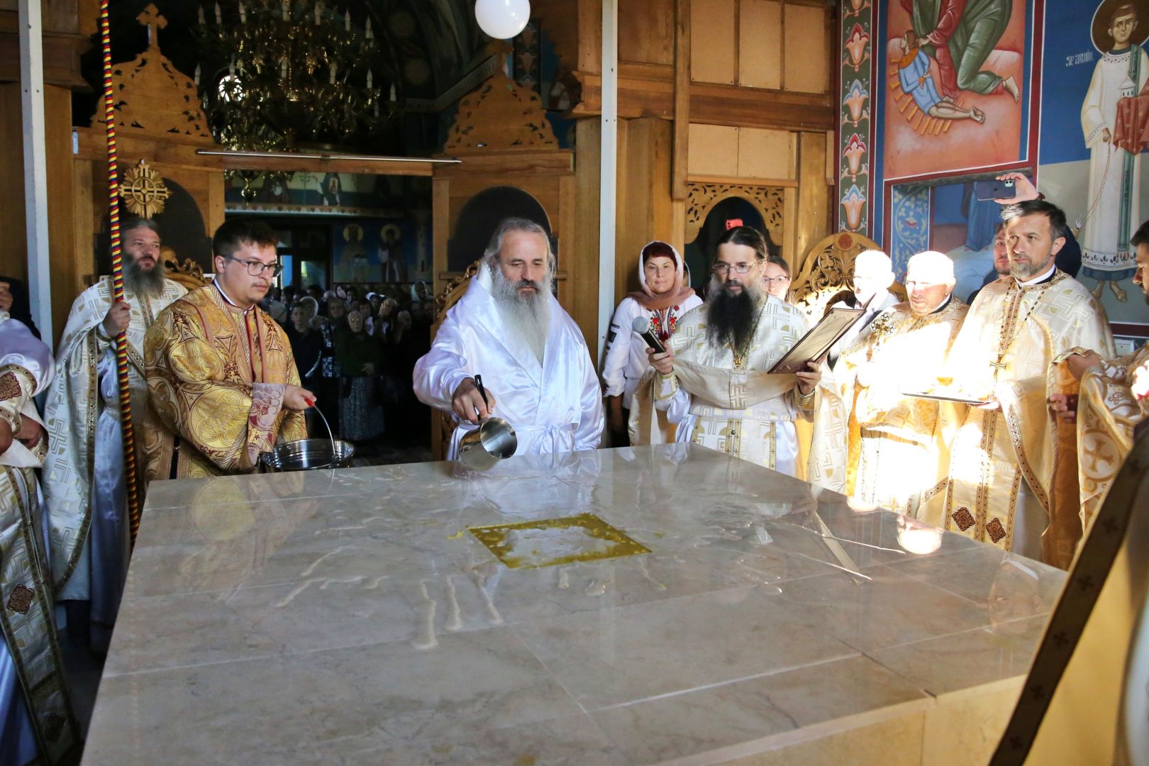 Mitropolitul Moldovei și Bucovinei a sfințit Biserica din Bucureni – Dămuc