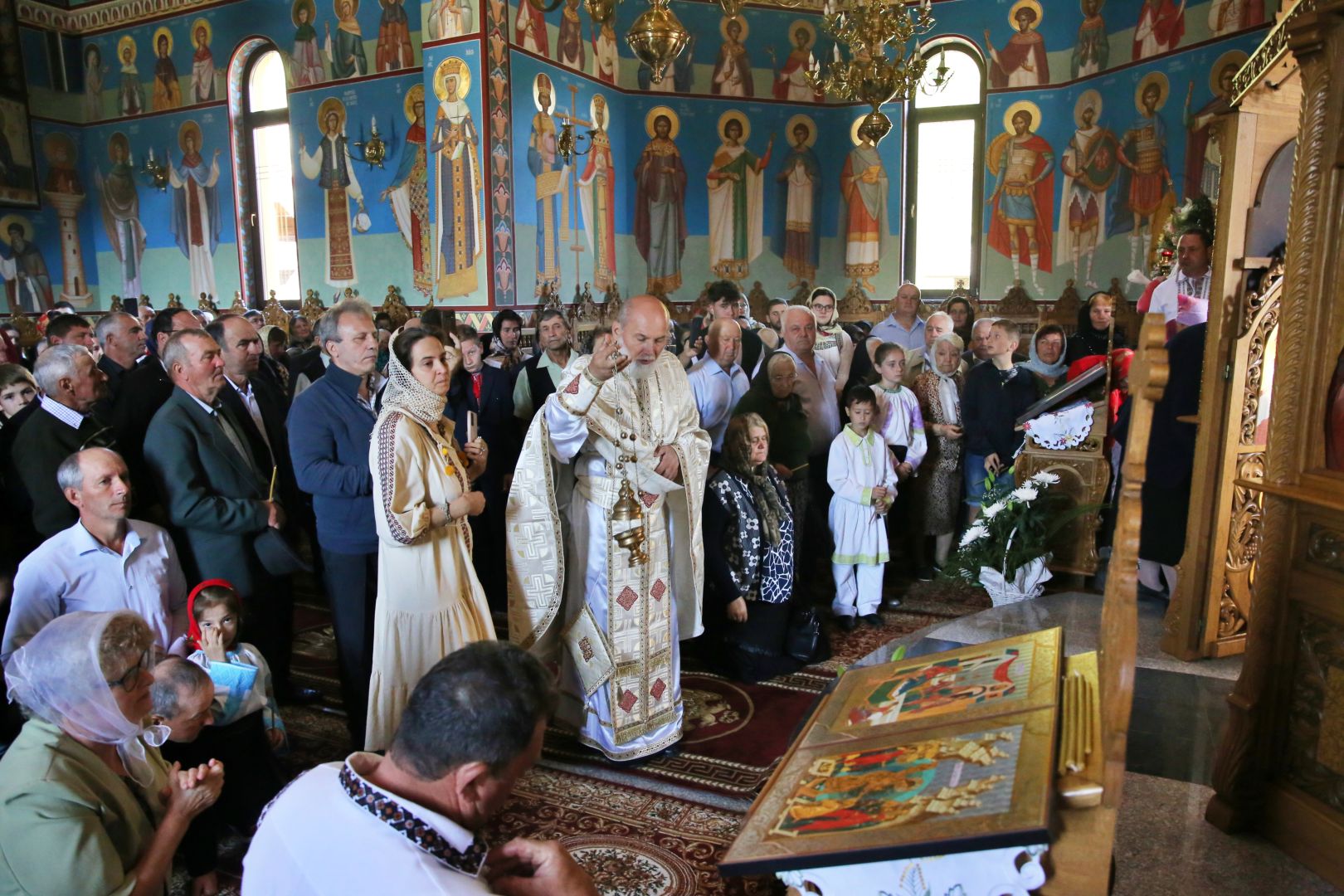 Mitropolitul Moldovei și Bucovinei a sfințit Biserica din Bucureni – Dămuc