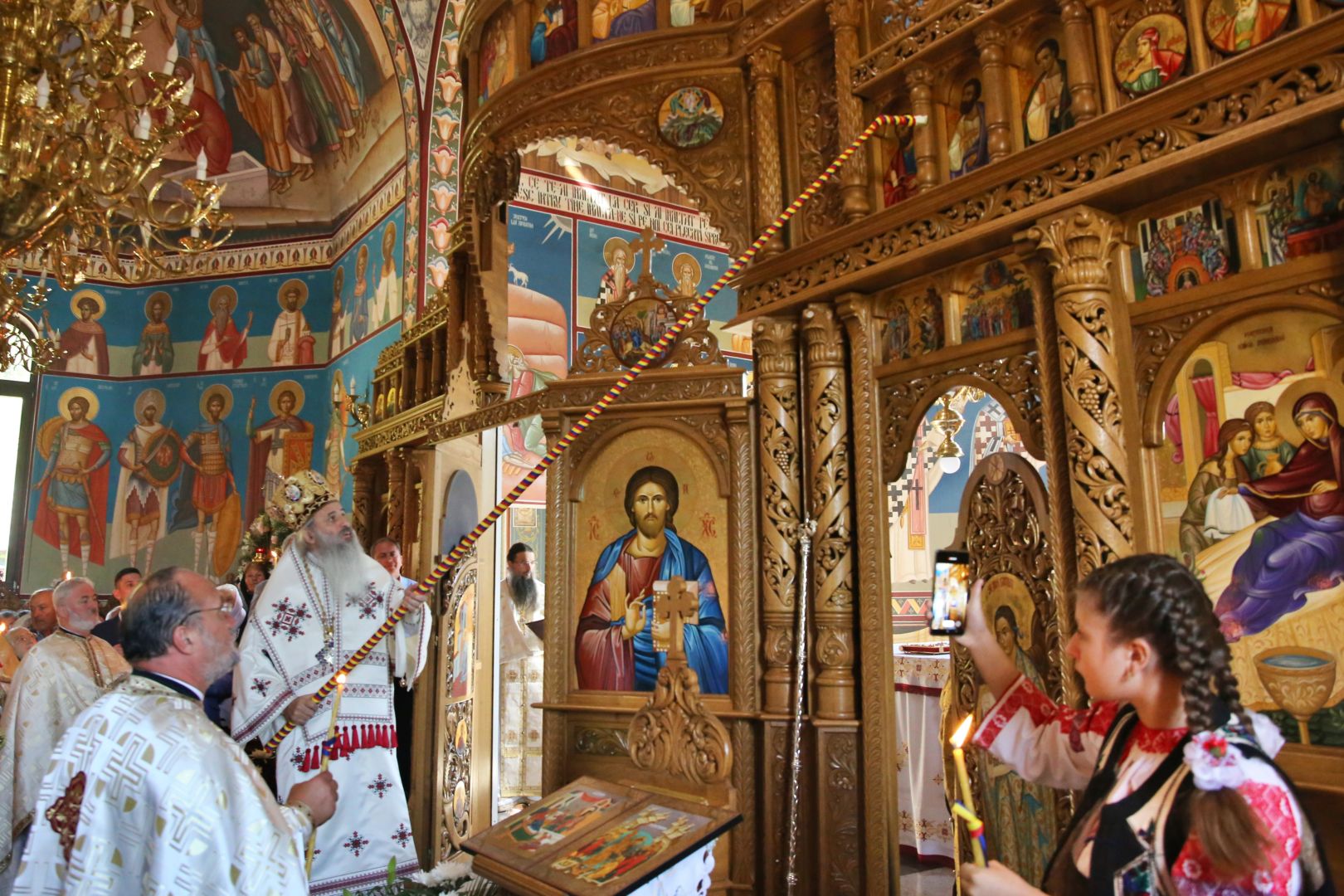 Mitropolitul Moldovei și Bucovinei a sfințit Biserica din Bucureni – Dămuc