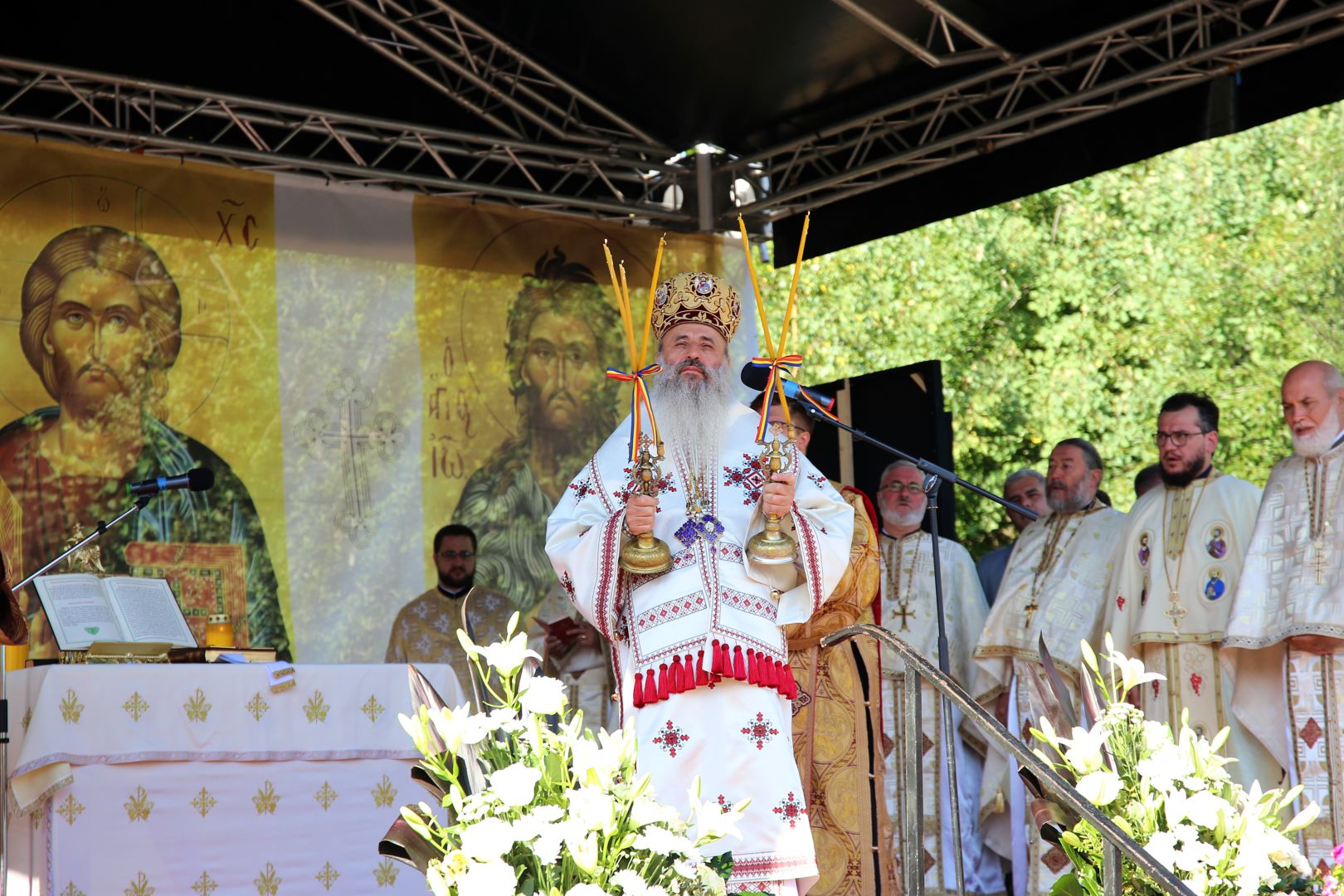 Mitropolitul Moldovei și Bucovinei a sfințit Biserica din Bucureni – Dămuc