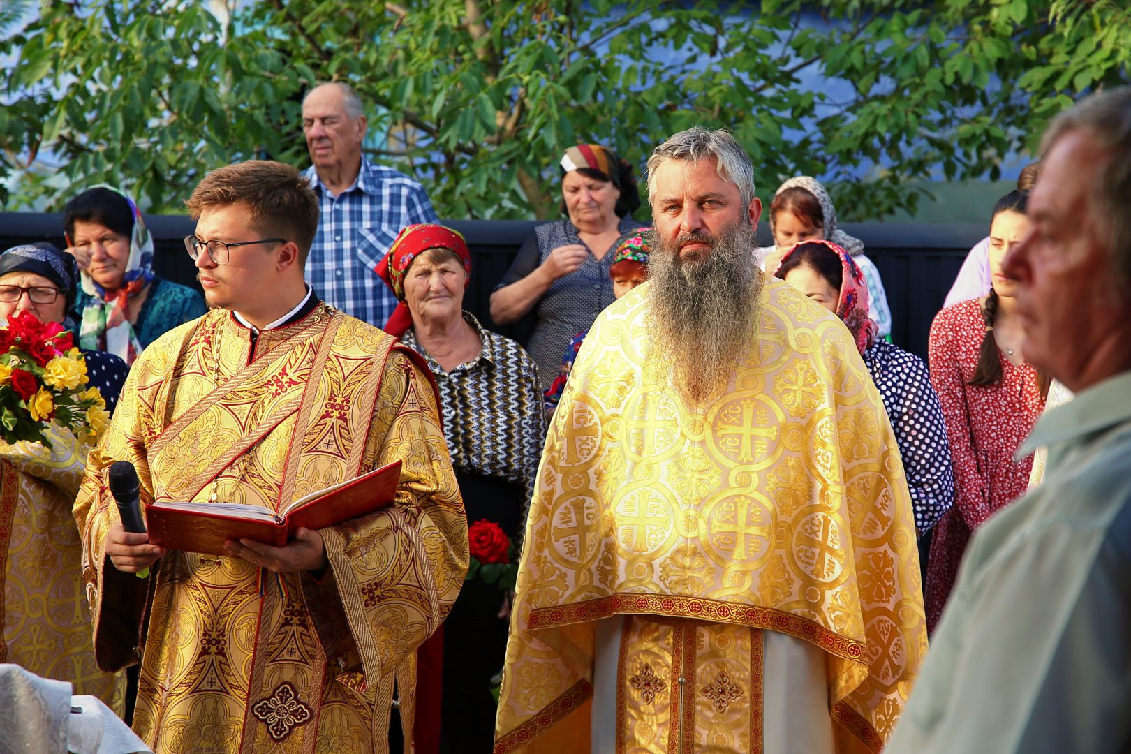 Biserica filiei Broșteni – Băbiceni a primit veșmântul cel nou al sfințirii