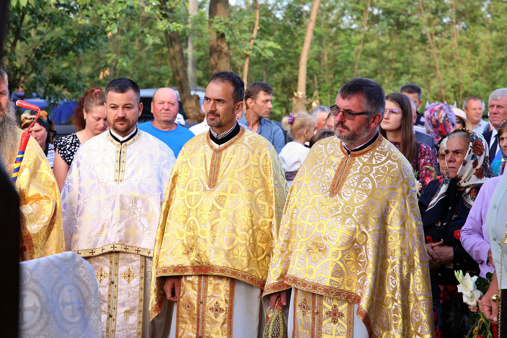 Biserica filiei Broșteni – Băbiceni a primit veșmântul cel nou al sfințirii