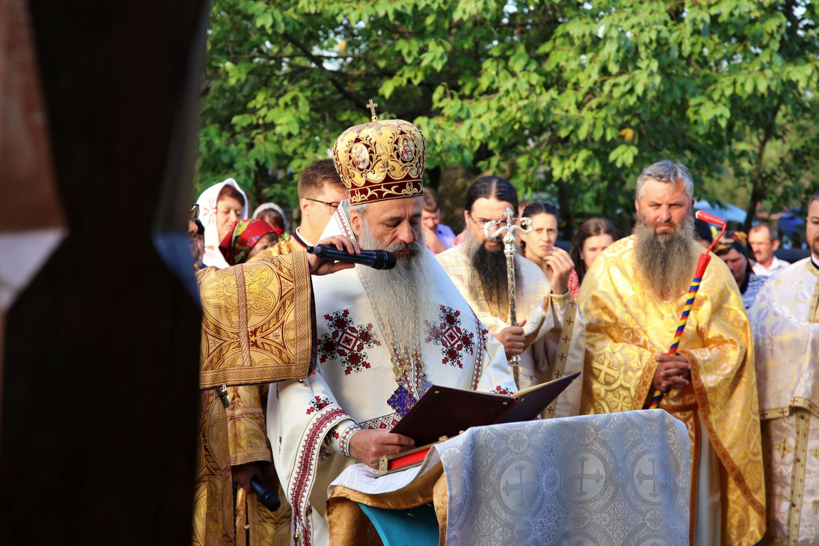 Biserica filiei Broșteni – Băbiceni a primit veșmântul cel nou al sfințirii