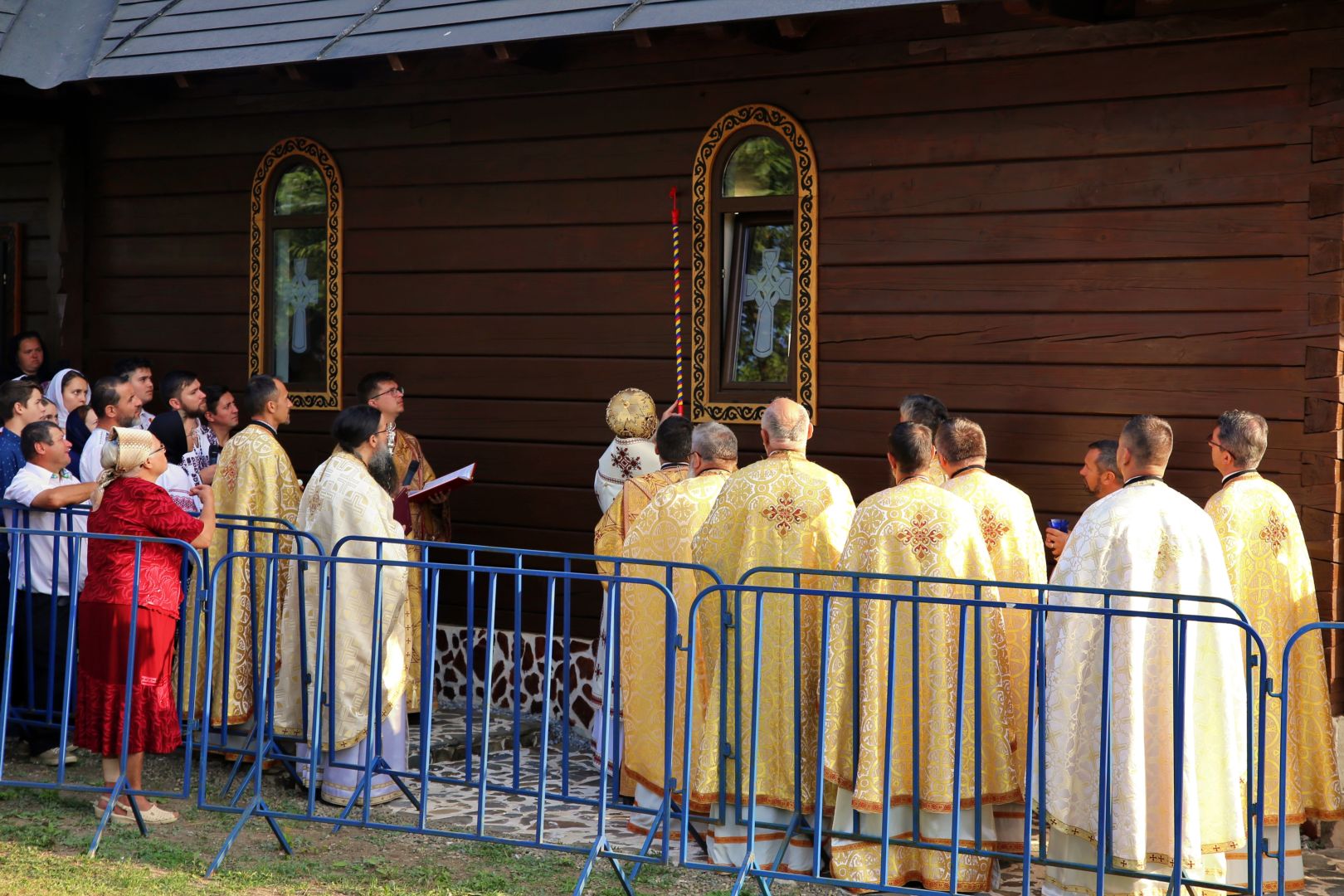 Biserica filiei Broșteni – Băbiceni a primit veșmântul cel nou al sfințirii