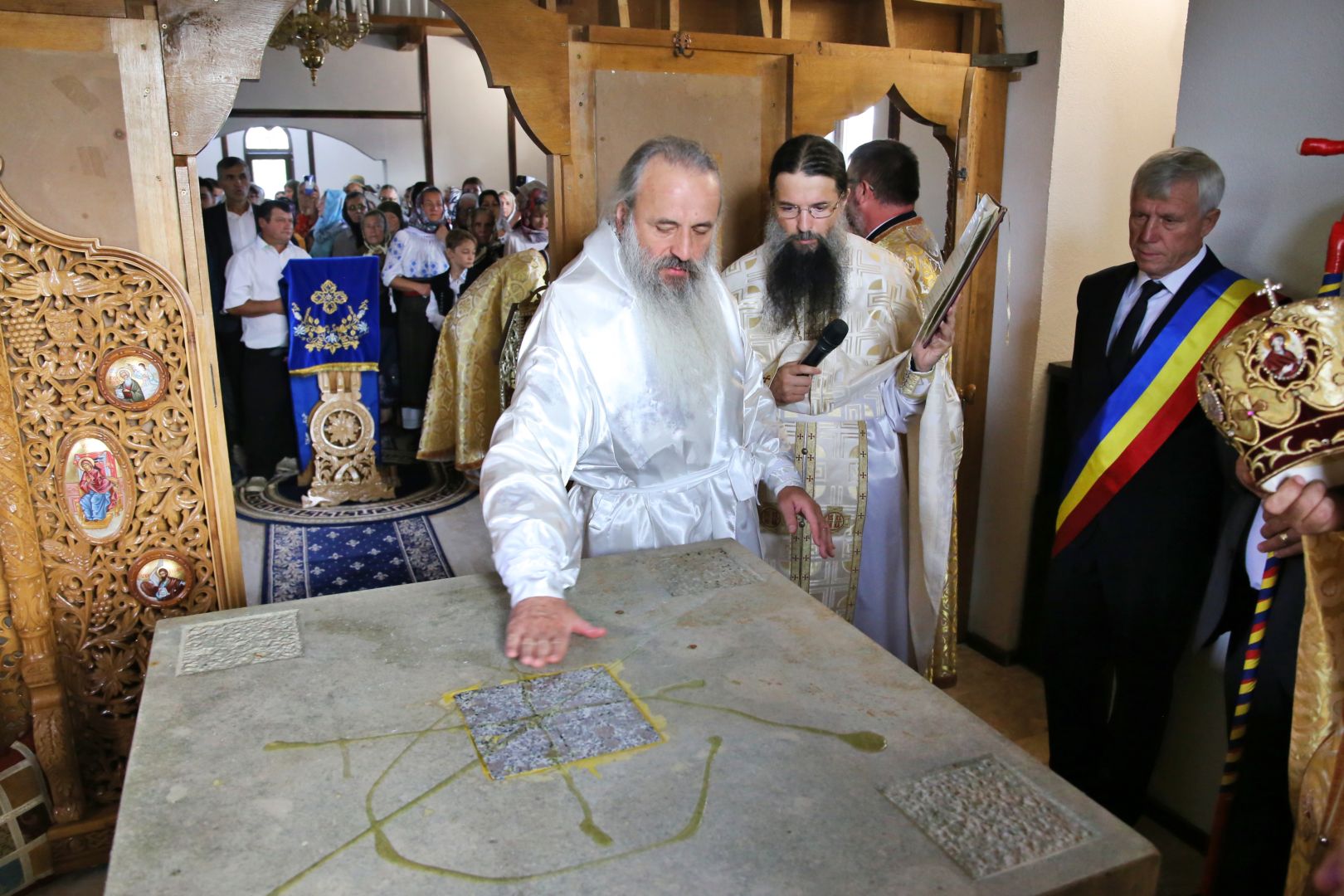 Biserica filiei Broșteni – Băbiceni a primit veșmântul cel nou al sfințirii